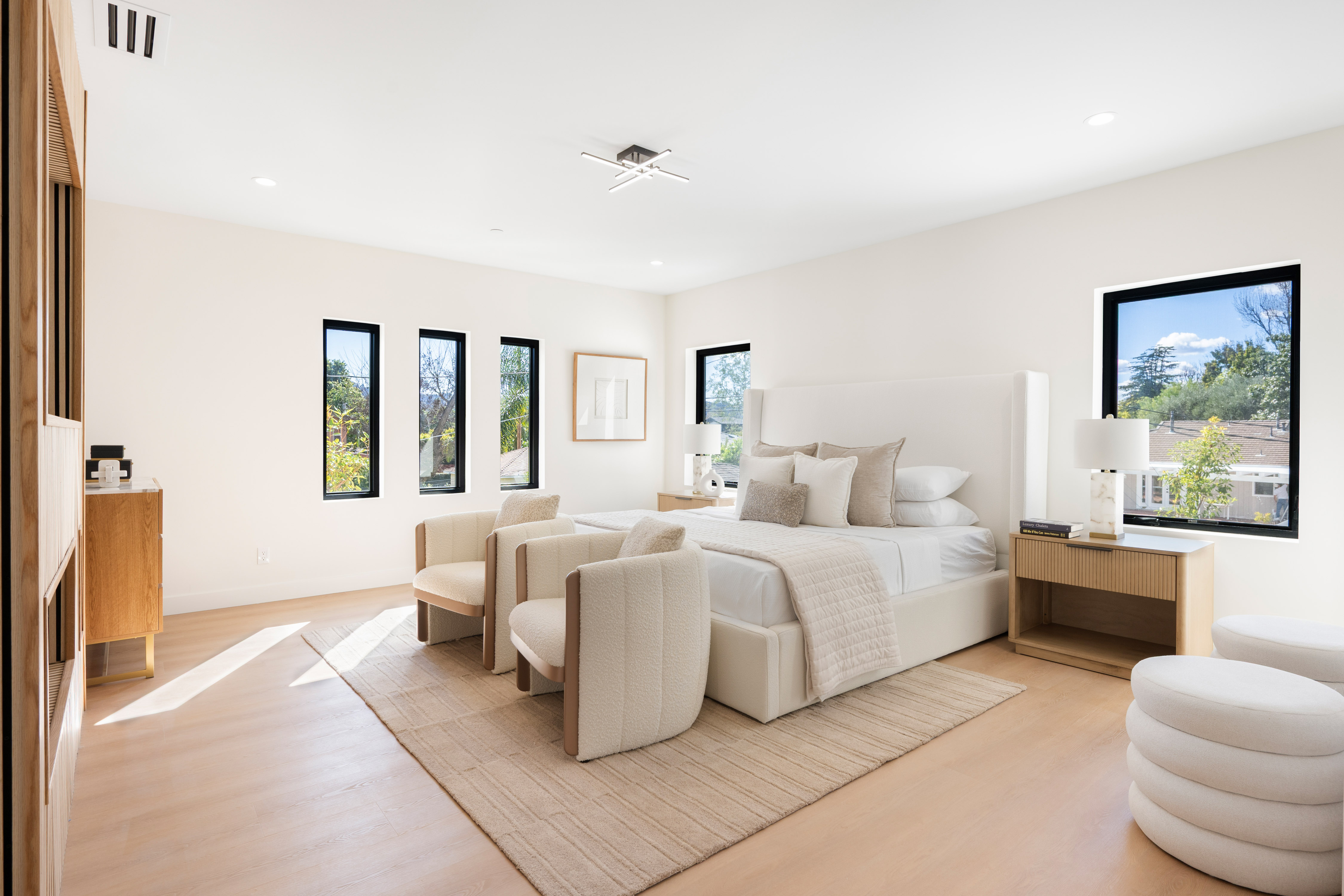 North Hollywood - Image 8